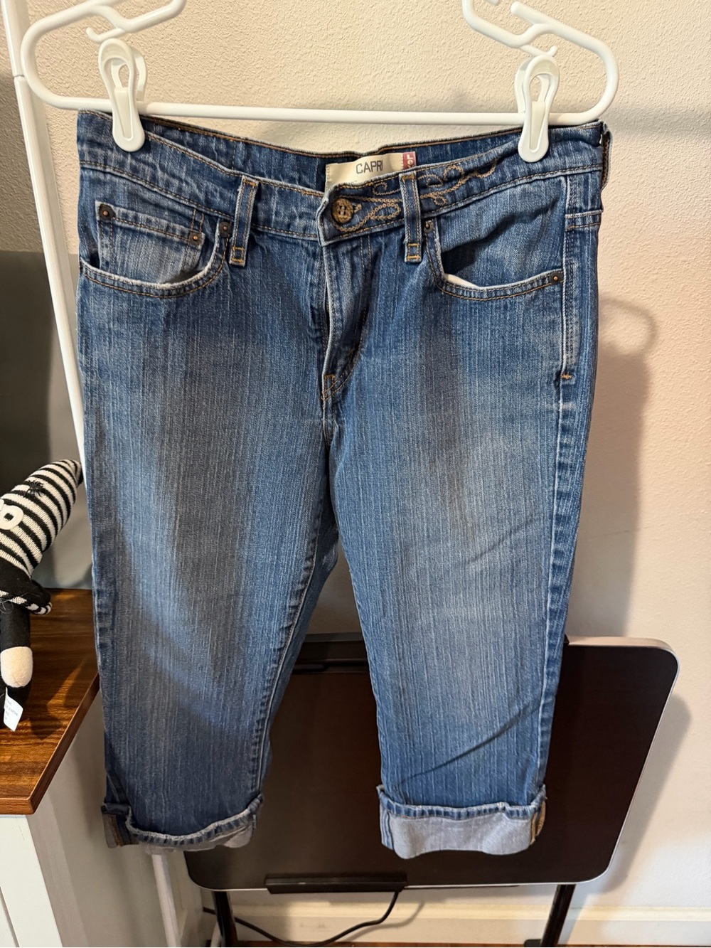Levi's Mid Wash Blue Cropped Capri Jeans